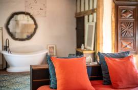 Domaine de charme avec lac, source et piscine Domaine de charme avec lac, source et piscine