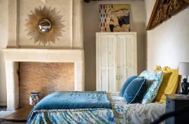 Domaine de charme avec lac, source et piscine Domaine de charme avec lac, source et piscine