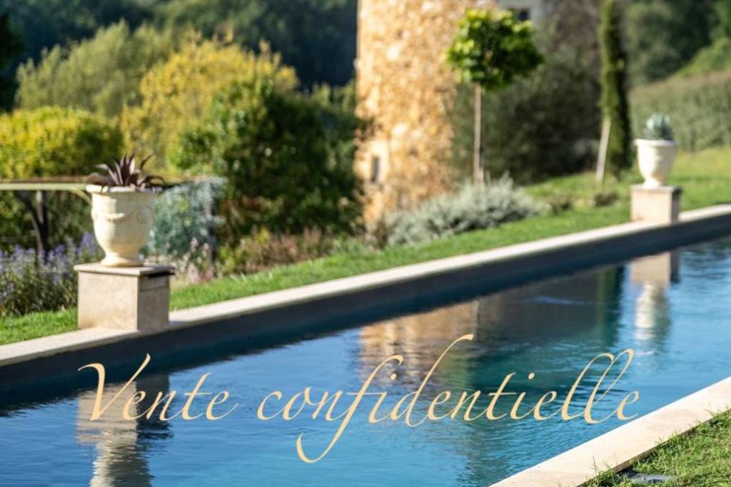 Domaine de charme avec lac, source et piscine