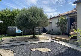 Very Comfortable Single Storey Villa With 4 Bedrooms And Garage On A Private Plot Of 700 M2.
