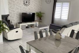 Very Comfortable Single Storey Villa With 4 Bedrooms And Garage On A Private Plot Of 700 M2.