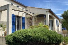 Very Comfortable Single Storey Villa With 4 Bedrooms And Garage On A Private Plot Of 700 M2.