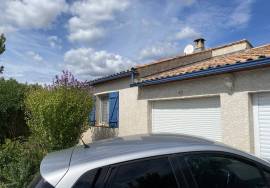 Very Comfortable Single Storey Villa With 4 Bedrooms And Garage On A Private Plot Of 700 M2.