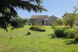 For Sale Bungalow Style House with Barn - Val D'Issoire - 87