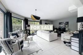 Detached House with Lovely Swimming Pool