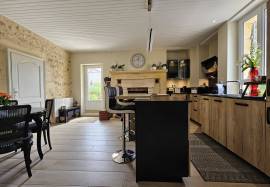 Main House and Guest House on the Banks of the Dordogne River