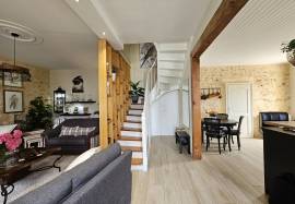 Main House and Guest House on the Banks of the Dordogne River