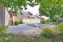 Huge Grand Country Property with Parkland Gardens and Lake