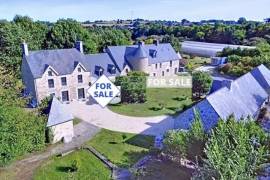 Huge Grand Country Property with Parkland Gardens and Lake