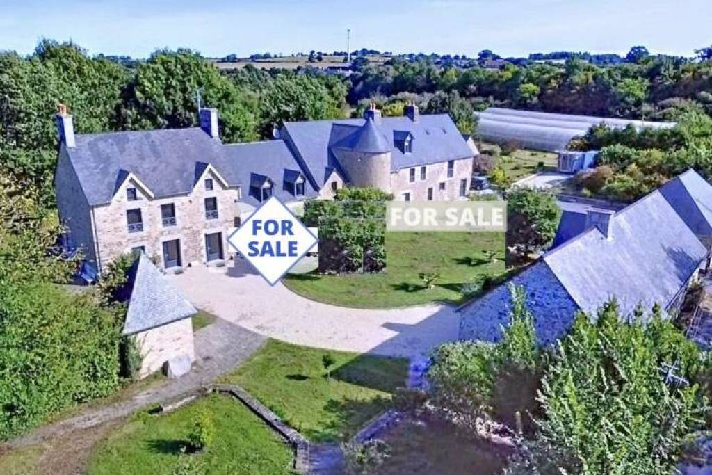 Huge Grand Country Property with Parkland Gardens and Lake