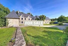 Huge Grand Country Property with Parkland Gardens and Lake