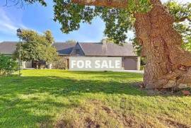 Huge Grand Country Property with Parkland Gardens and Lake