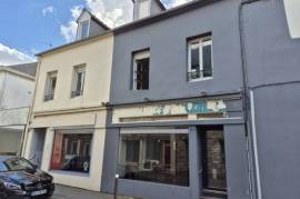Building in Heart of Town with Flexible Accommodation