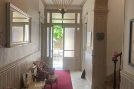 Mansion House With Garden And Terrace