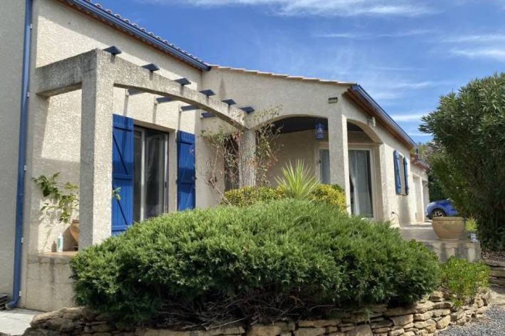 Very Comfortable Single Storey Villa With Garage