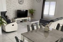 Very Comfortable Single Storey Villa With Garage