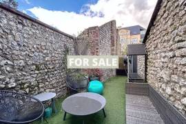 Coastal Property with Lovely Accommodation