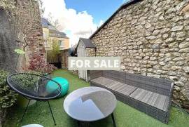 Coastal Property with Lovely Accommodation