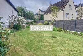 Single Storey Detached Villa With Garden