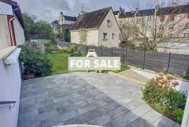 Single Storey Detached Villa With Garden