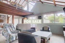 Single Storey Detached Villa With Garden