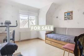 Single Storey Detached Villa With Garden