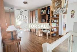 Single Storey Detached Villa With Garden