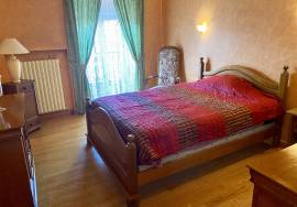 Town House with Business Opportunity