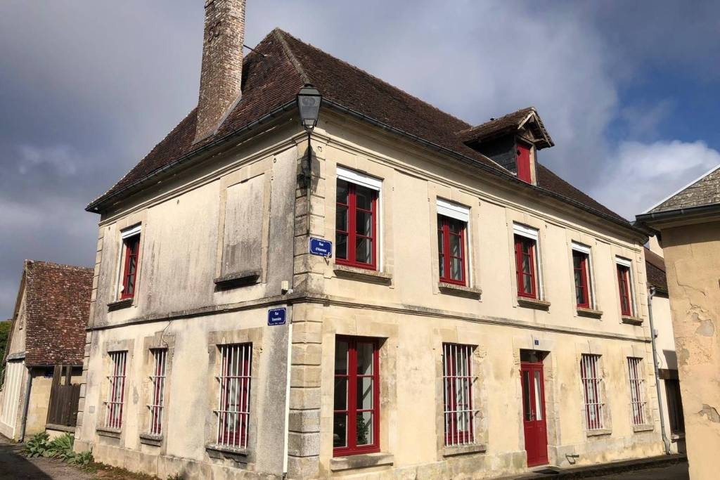 Character Town House with Courtyard Garden