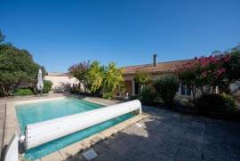 Detached Villa with Swimming Pool