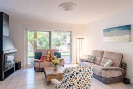 Detached Villa with Swimming Pool