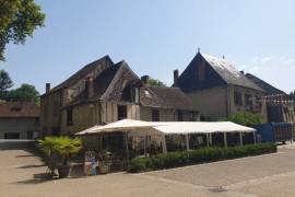 Property with Freehold Business in Lovely Location