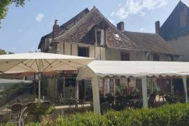 Property with Freehold Business in Lovely Location