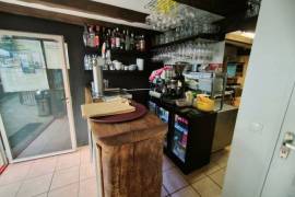 Property with Freehold Business in Lovely Location