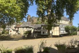 Property with Freehold Business in Lovely Location
