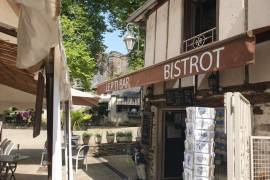 Property with Freehold Business in Lovely Location
