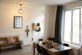 Town House with Neat Courtyard Garden