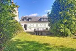 Period Property by the Coast with Lovely Garden