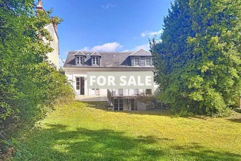 Period Property by the Coast with Lovely Garden