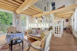 Period Property by the Coast with Lovely Garden