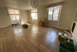 Town House in Good Order in Heart of Town