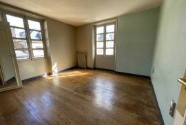 Town House in Good Order in Heart of Town