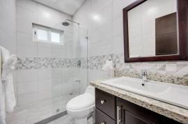 Jacarandas 15: Modern 3-Bedroom Townhome Minutes from Tamarindo!