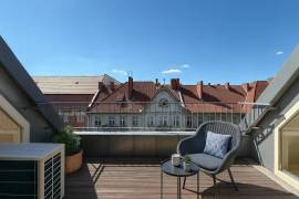 Vacant 3-room penthouse with two balconies in a Prime Location - Prenzlauer Berg, near Humannplatz