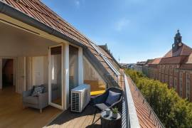 Vacant 3-room penthouse with two balconies in a Prime Location - Prenzlauer Berg, near Humannplatz