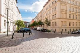 Vacant 3-room penthouse with two balconies in a Prime Location - Prenzlauer Berg, near Humannplatz