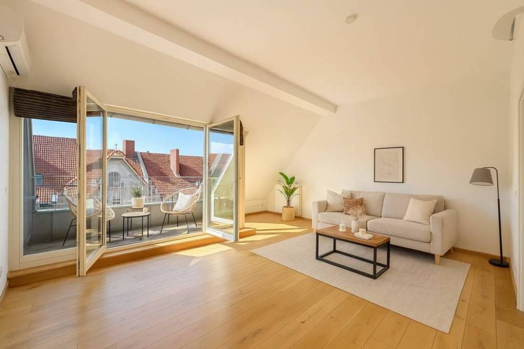 Vacant 3-room penthouse with two balconies in a Prime Location - Prenzlauer Berg, near Humannplatz
