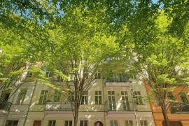 Vacant 3-room penthouse with two balconies in a Prime Location - Prenzlauer Berg, near Humannplatz