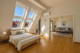 Vacant 3-room penthouse with two balconies in a Prime Location - Prenzlauer Berg, near Humannplatz