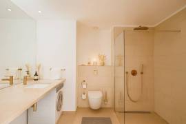 East Side Gallery: ready to move, luxury 2 room with 2 balconies for sale